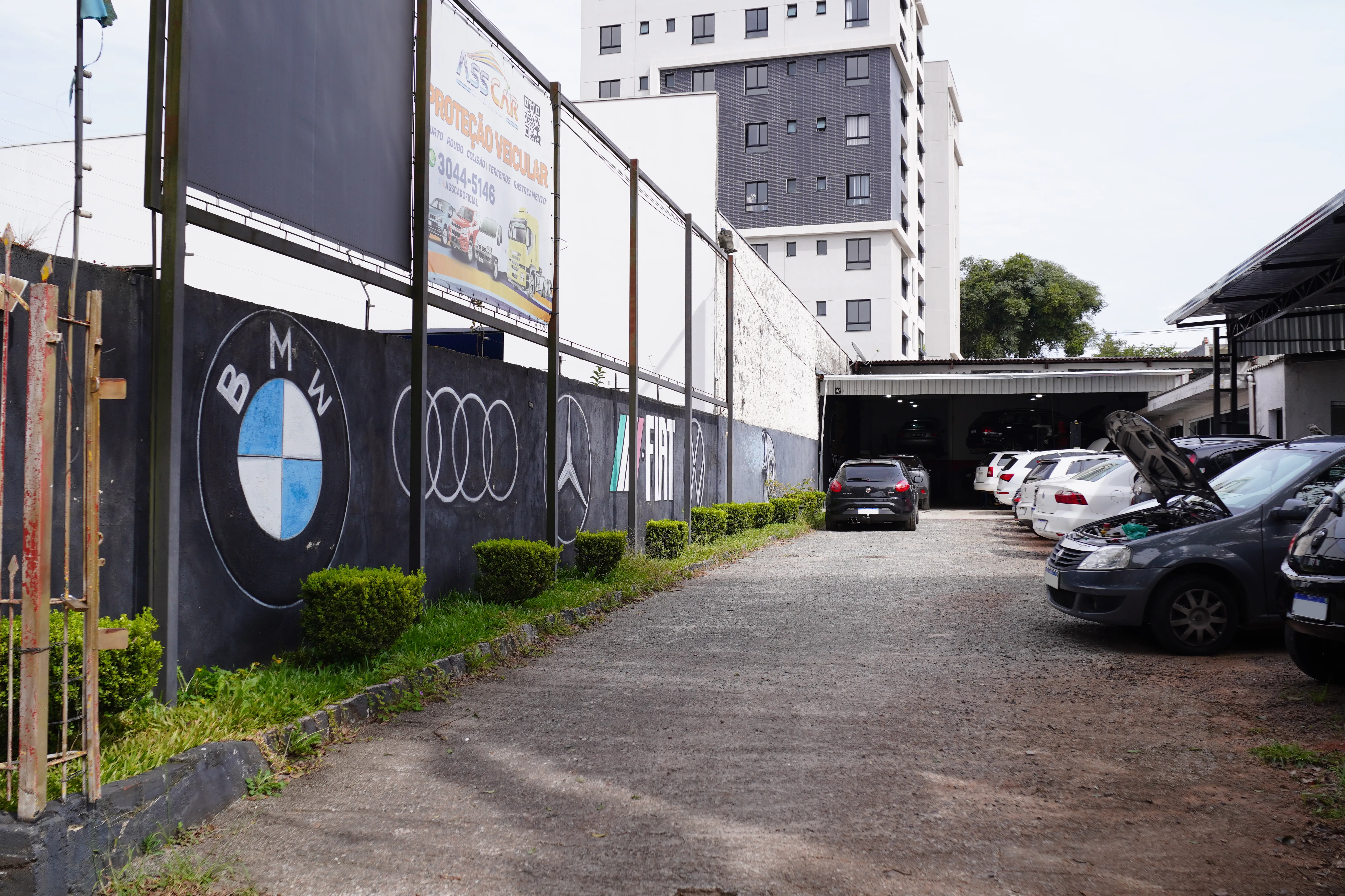 Oficina J2 Performance com logos de marcas especializadas